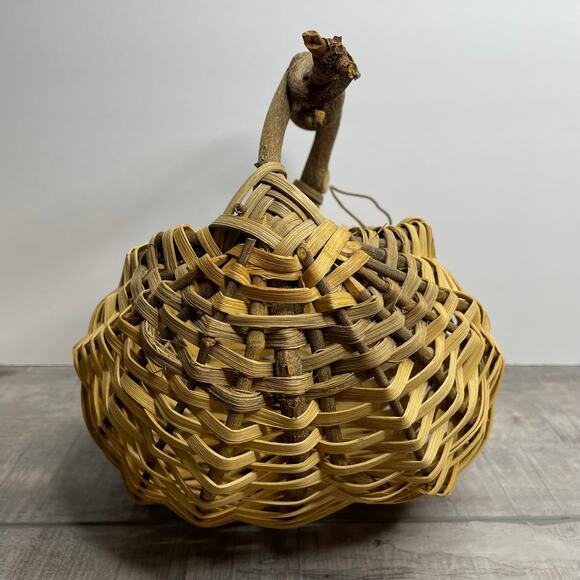 Vintage Buttocks Woven Basket Unique Natural Curly Branch Handle - Picture 4 of 10